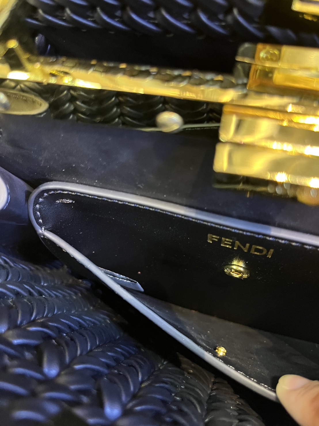 พร้อมส่ง 3 สี FENDI Peekaboo ISeeU Medium interlace leather bag กระเป๋าสะพายดีไซส์สาน ใช้ได้ 2 ด้าน 🧡 เกรดออริจินอล 1:1 สลับแท้