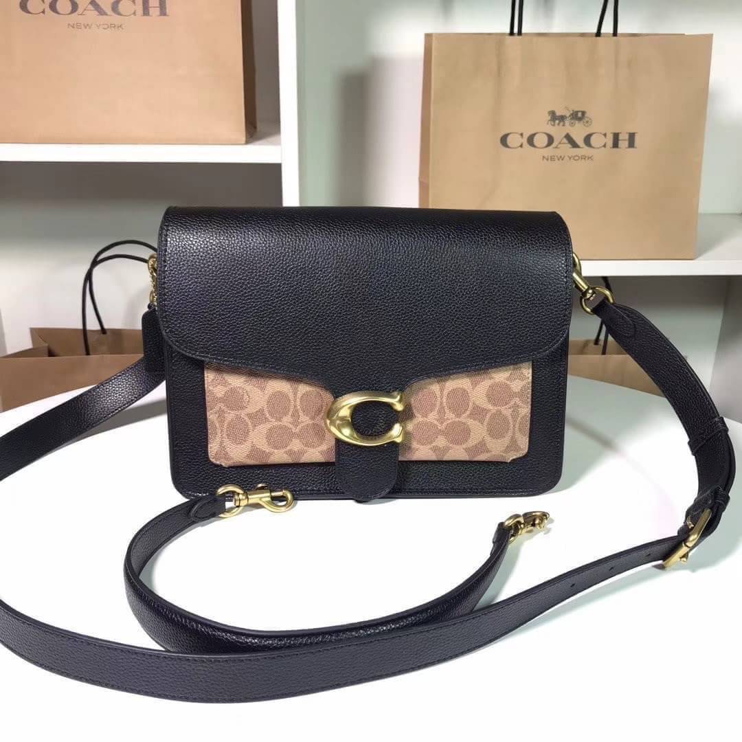 OUTLET 】COACH Tabby Shoulder Bag พร้อมส่งที่ไทย A modern take on an archival 1970s Coach design, our structured Tabby shoulder bag is crafted in polished pebble leather. Finished with our Signature hardware for an iconic touch, the versatile silhouette fe
