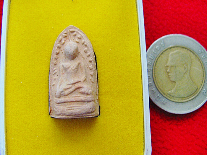 พระรอด (เนื้อดิน) วัดกลางบางแก้ว จ.นครปฐม พร้อมกล่องเดิมค่ะ