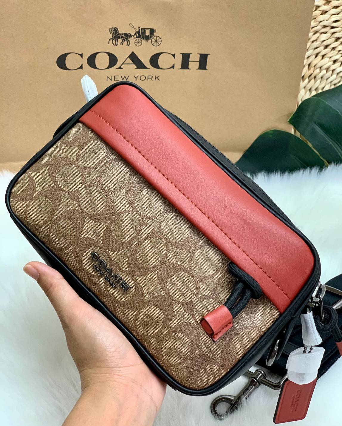 ของแท้ 💯% COACH GRAHAM CROSSBODY IN COLORBLOCK SIGNATURE ((83133)) พร้อมส่งค่ะ! กระเป๋าสะพายครอสบอดี้ร์ หนังแท้อย่างดี นิ่มมือค่ะ