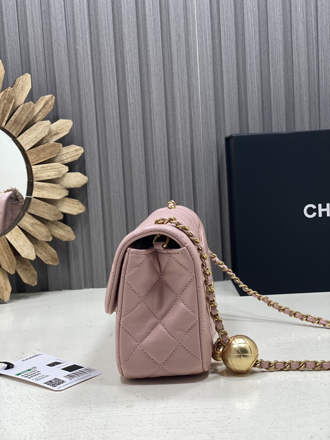 ORI หนังแท้ | Chanel Classic Flap Bag กระเป๋าสะพายรุ่นคลาสสิก สายประดับบอลโลโก้สวยหรูอะไหล่สีทองสวยงาม