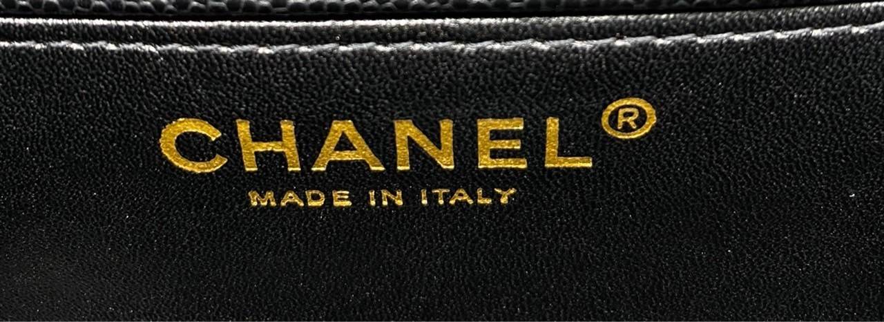 Chanel small boy messenger bag black caviar / Chanel 22A Boy 8" เกรดออริจินัล กระเป๋าสะพายทรง BOY Half Moon จากคอลเลคชั่น 22A รูปทรงโค้งเป็นตัว U ไซส์เล็ก หนังคาเวียสีดำ อะไหล่ทอง สวยเก๋มากๆ เลยค่ะ สายยาวสะพาย crossbody ได้นะคะ หรือจะทบสายแล้วสะพายแบ