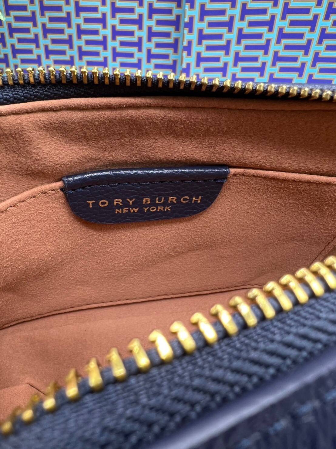 TORY BURCH Miller Mini Crossbody Bag / TORY CAMERA BAG / TORY BAG พร้อมส่ง 5 สี กระเป๋าสะพายใบเล็กมินิมอลในรูปทรงใหม่ที่คล่องตัว