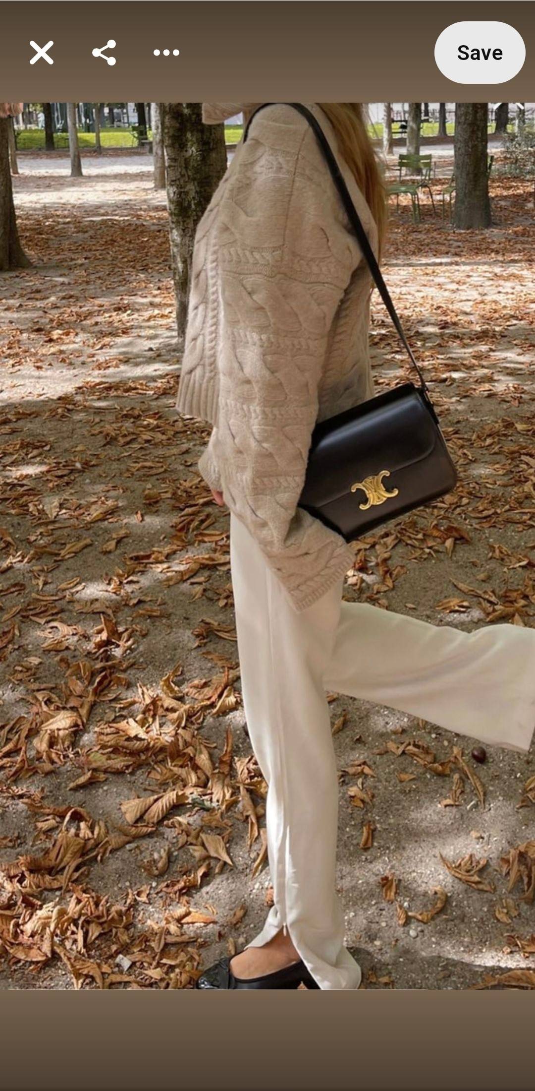 VIP 🥂 CELINE CLASSIQUE TRIOMPHE BAG IN SHINY CALFSKIN ไอเท็มสุดคลาสสิค ที่ขาดไม่ได้ กระเป๋าสะพายทรงสวยคลาสสิค แฝงความผู้ดี ที่ใช้ได้ทั้งชายหญิง วัสดุหนังแท้ เปิด-ปิดด้วยตัวกดล็อค สะดวกใช้มาก ภายในเป็นช่องโล่ง เก็บของได้เป็นสัดส่วน และยังมีช่องซิปใ