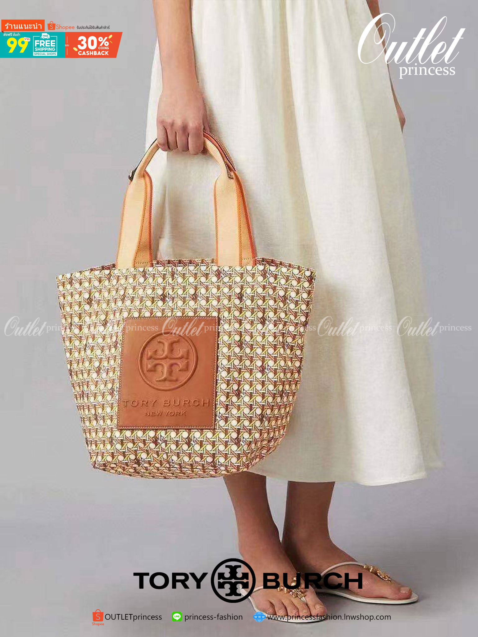 Tory Burch Printed Small Tote Bag กระเป๋าถือแบรนด์ทอรี่เบิร์ช ลายปริ้นท์สวยๆ ด้านหน้าเป็น brown logo patch embossed ป้ายหนังแท้สีน้ำตาล ปั๊มนูนโลโก้เป็นเทกเจอร์ วัสดุ100%recycled polyester คอลเลคชั่นใหม่สำหรับฤดูกาลนี้ สามารถบรรจุของได้หลากหลาย ทั้งยังมีด