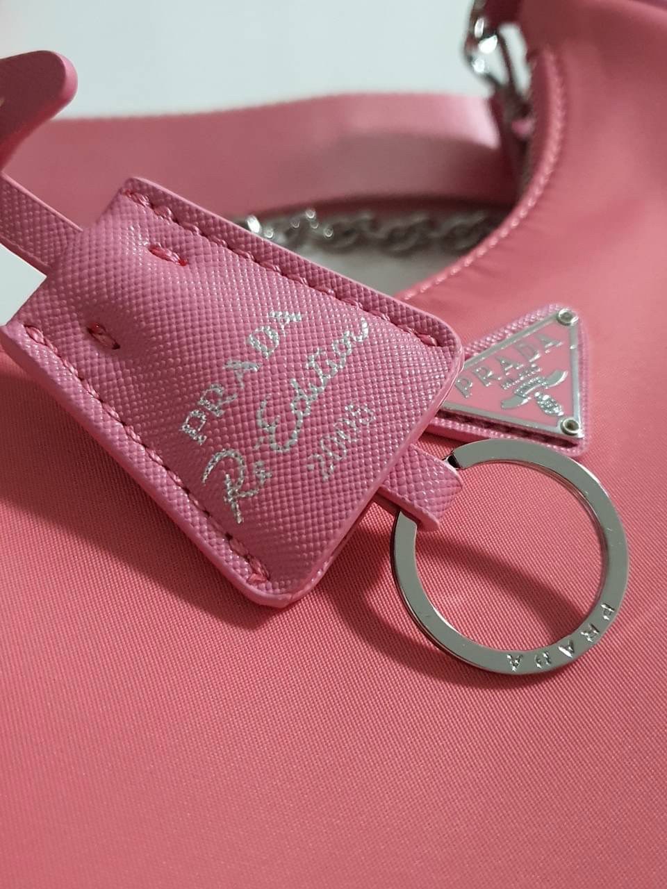 BEST SELLER!! **กำลังมาแรงมากค่ะ กับแบรนด์ PRADA ใบเดียวคุ้มมากค่ะ อุปกรณ์ ครบชุด **ซื้อ1ได้ถึง3ไอเท็ม ทั้งสายยาว และกระเป๋าใส่เหรียญ และป้ายแท็คหนัง อย่างดี **อะไหล่ปั้มแบรนด์แท้ทุกจุด วัสดุทำจากผ้า Nylon อย่างดี กันน้ำได้ อยู่ทรงสวย สามารถใส่กระเป๋าตังค