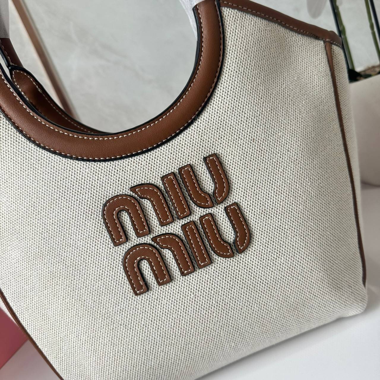 MIU MIU IVY CANVAS BAG / MIU MIU TOTE IVY MINI กระเป๋าถือหรือสะพายข้างทรงโท้ท รูปทรงทันสมัยน่ารัก สวยหรูมากๆคะ