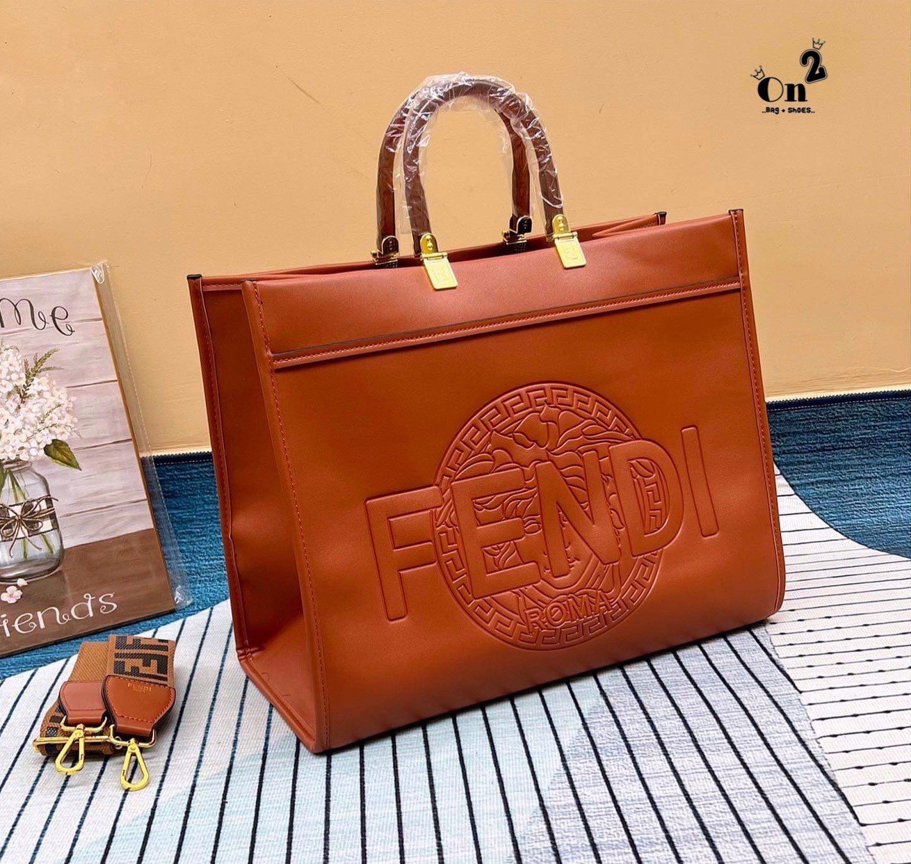 Fendi x Versace Shopping bag / FENDI Tote bag กระเป๋าสะพายทรงโท้ท ใบใหญ่ อะไหล่สีทองหรูหรา ใช้งานได้ทุกลุค เกรดงานสวย ใช้ได้ Everyday Look เลยค่า