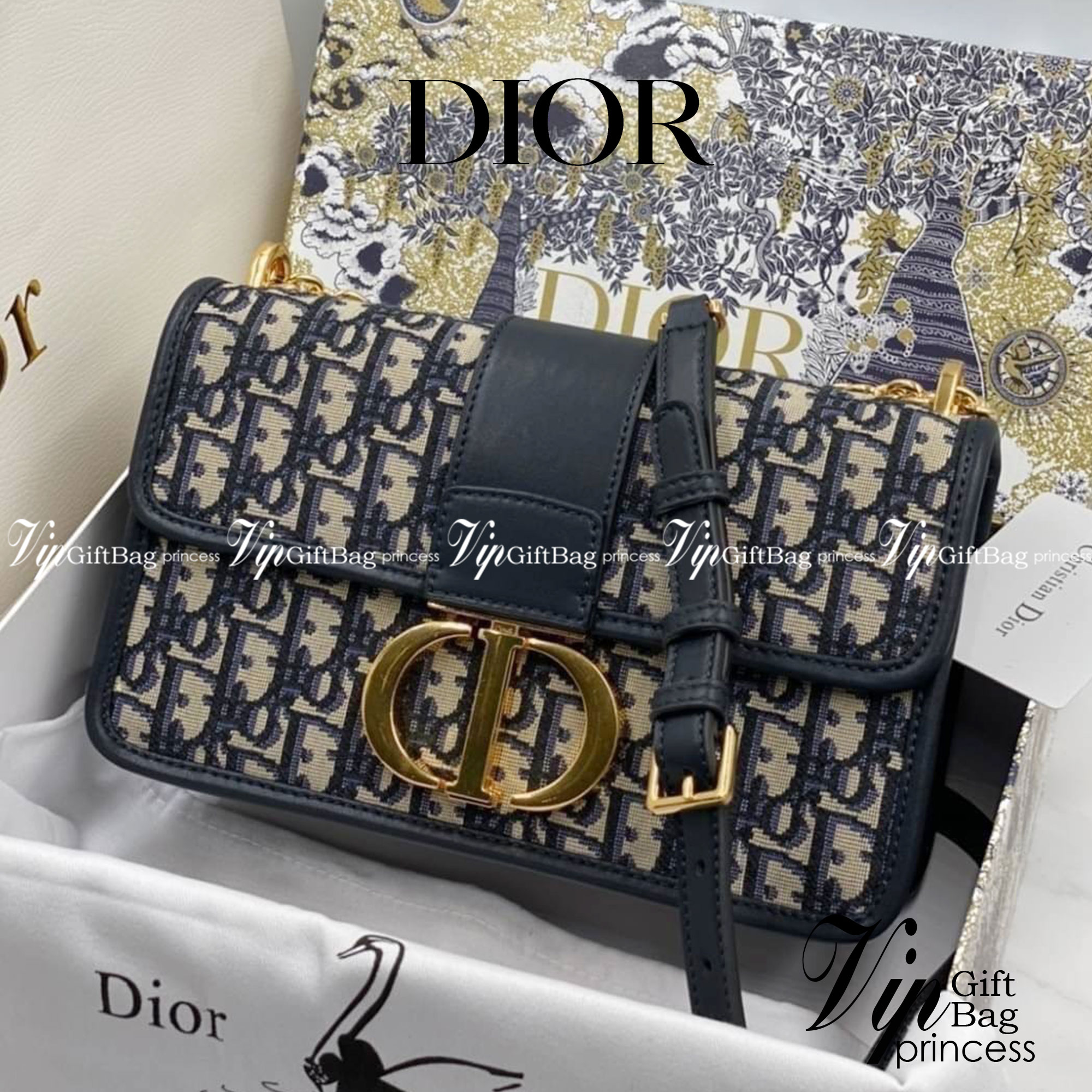 หนังแท้ CHRISTIAN DIOR 30 MONTAIGNE BAG Oblique Jacquard เอกลักษณ์ของความหรู น้ำหนักเบา ไอเท็มหายาก!! Best seller!! ยกให้น้องเลย!! ดีไซน์เรียบหรูในความเป็นเอกลักษณ์ ใช้งานง่าย สะดวก ได้ทุกโอกาส แนะนำเป็น everyday bag ติดตัวไว้เลยจ้าสาวๆ พร้อมส่งที่ไทย ภาพ