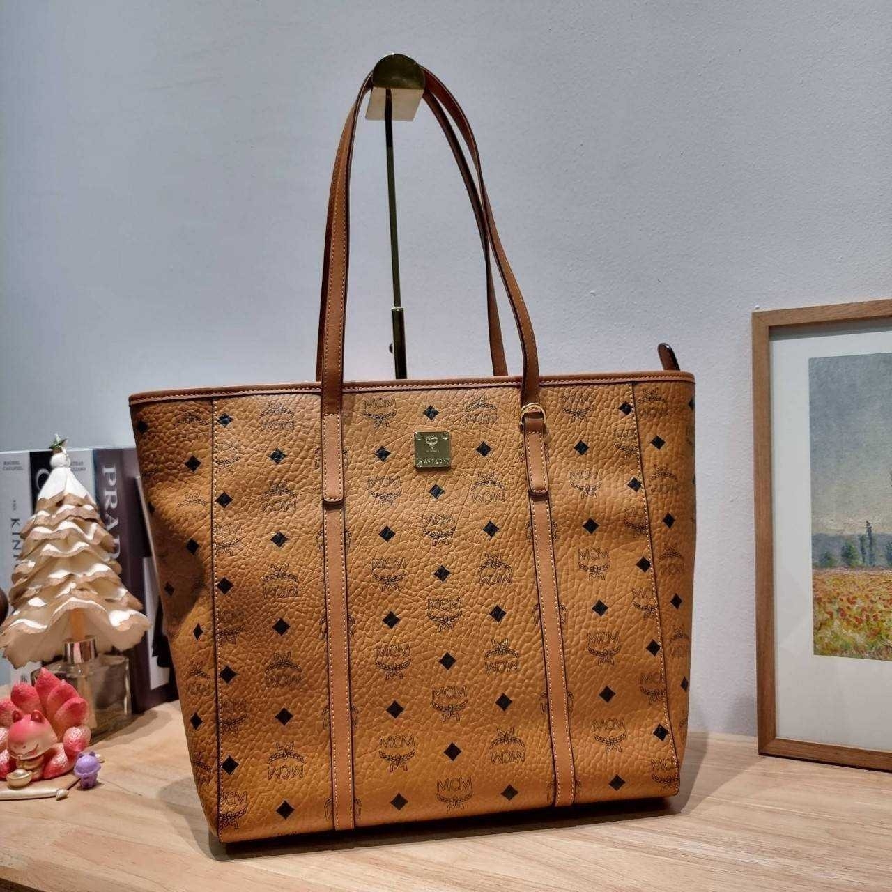 M.C.M MEDIUM TONI SHOPPER กระเป๋าทรงโท้ทใบใหญ่จุใจ เกรดท็อปออริ 1:1 สลับแท้ ใช้งานต่างประเทศได้