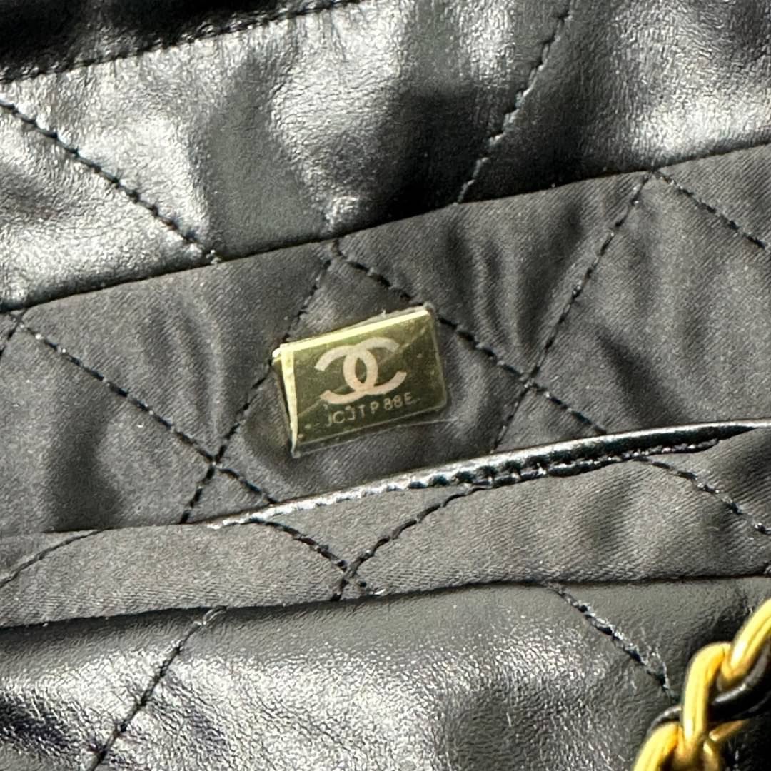 CHANEL 22 MINI HANDBAG Shiny Calfskin & Gold-Tone Metal พร้อมส่ง เกรดออริจินอล สลับของแท้ ใช้งานต่างประเทศได้ ภาพถ่ายจากงานขายจริง