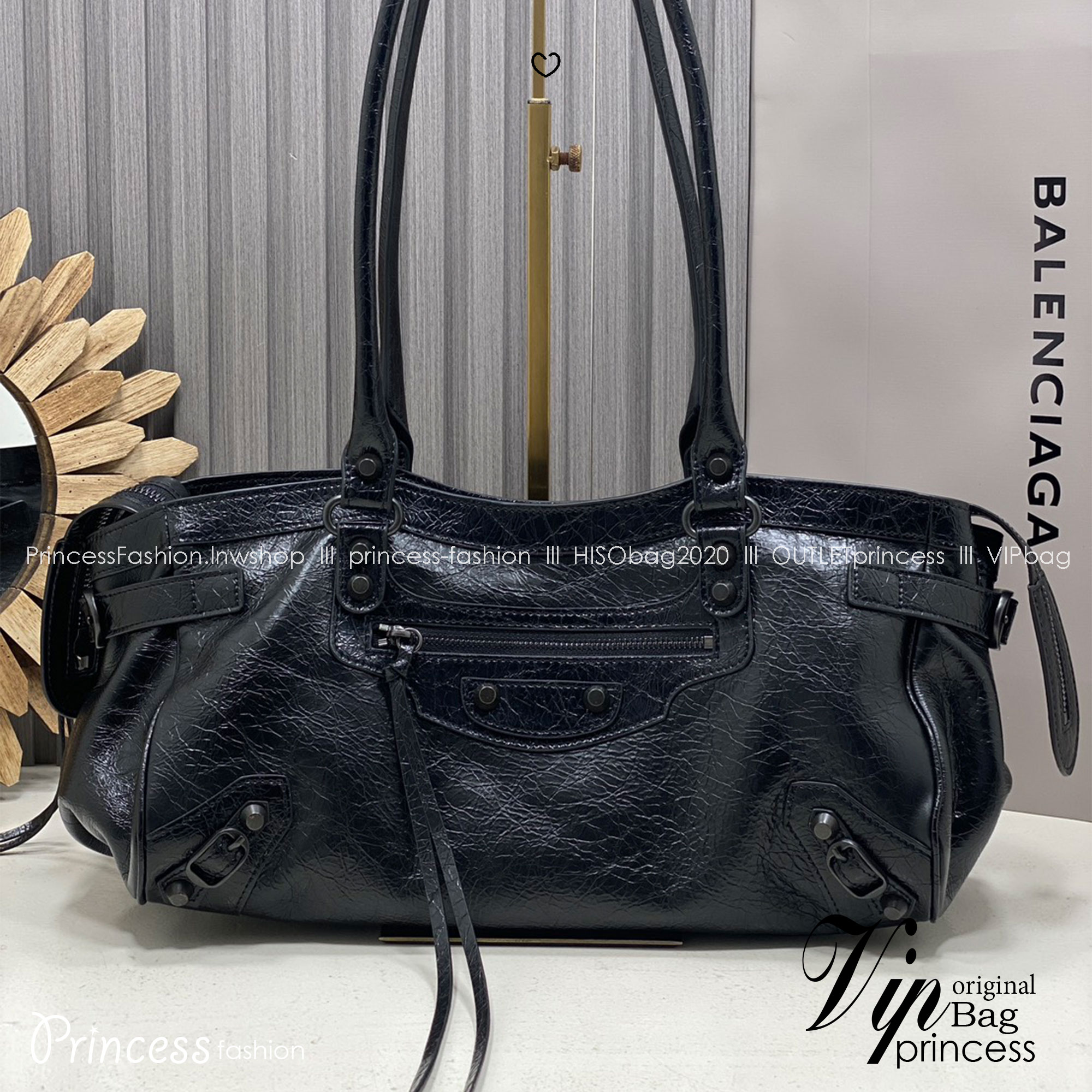 ORI หนังแท้ | Balenciaga Le City Bag East-west Bag กระเป๋าถือ/สะพายข้างทรงยาวดีไซน์โดดเด่นสวยเท่ล้ำสมัย ที่สุดแห่งความไอคอนิกไม่เหมือนใคร มีกิมมิคและลูกเล่นแพรวพราว