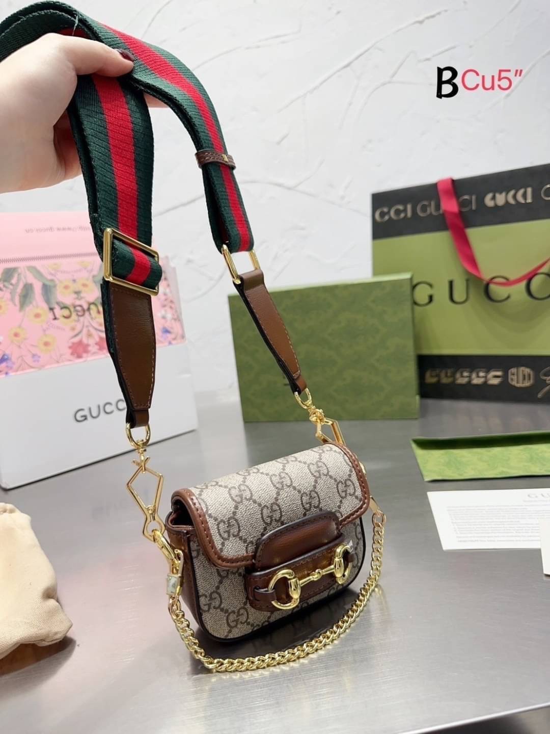 GUCCI HORSEBIT 1955 STRAP WALLET พร้อมส่ง กระเป๋าสะพายใบเล็กจิ๋ว มินิน่ารักน่าใช้ สายสะพายถอดได้ เลื่อนปรับระดับได้ เป็นอีกรุ่นที่น่าใช้มากๆ