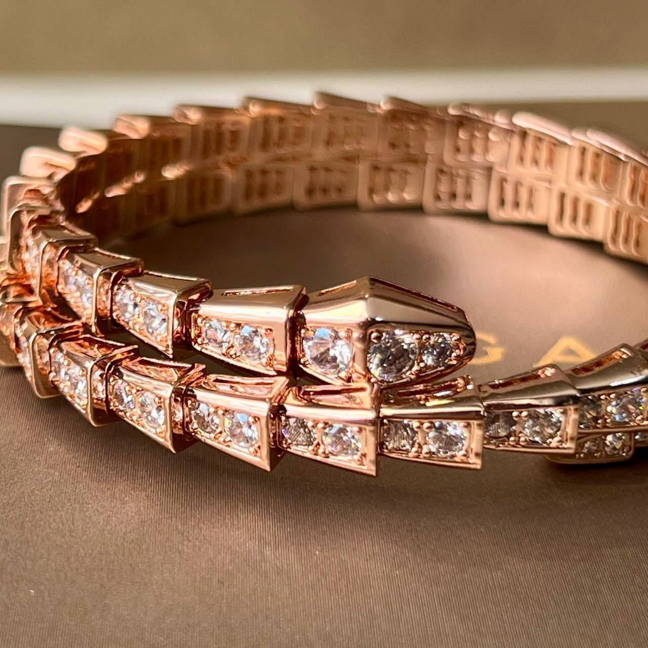 เกรดเทพ ORI | Bvlgari Bracelet 19-20cm คุณภาพงานประกวด เกรดดีสุดเอาใจสาวๆไปเลย โลหะเคลือบเงาสวยสมจริง ไม่ลอกไม่ดำ Full set box