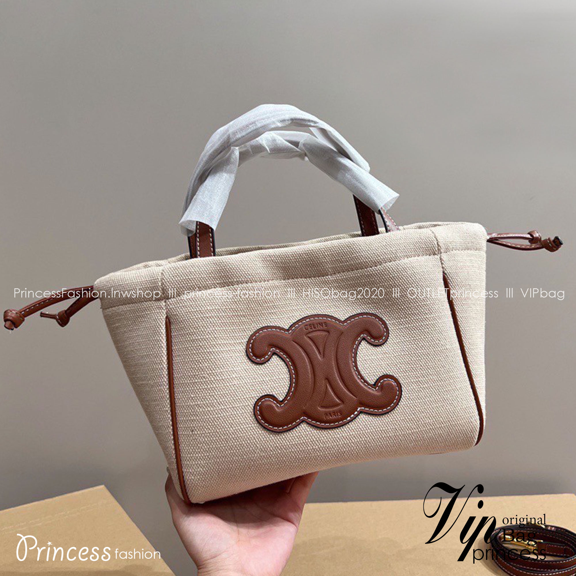 CELINE Horizontal Cabas Canvas / CELINE TOTE BAG กระเป๋าทรงโท้ทกำลังมาแรง ขนาดและดีไซน์ทรงสี่เหลี่ยมผืนผ้า สามารถใส่ของได้เยอะและนำมาใช้ได้ทั้งไปทำงานหรือไปช้อปปิ้งได้ แมทช์กับเสื้อผ้าได้ง่าย เรียกได้ว่าคุ้มค่าคุ้มราคาสุดๆ