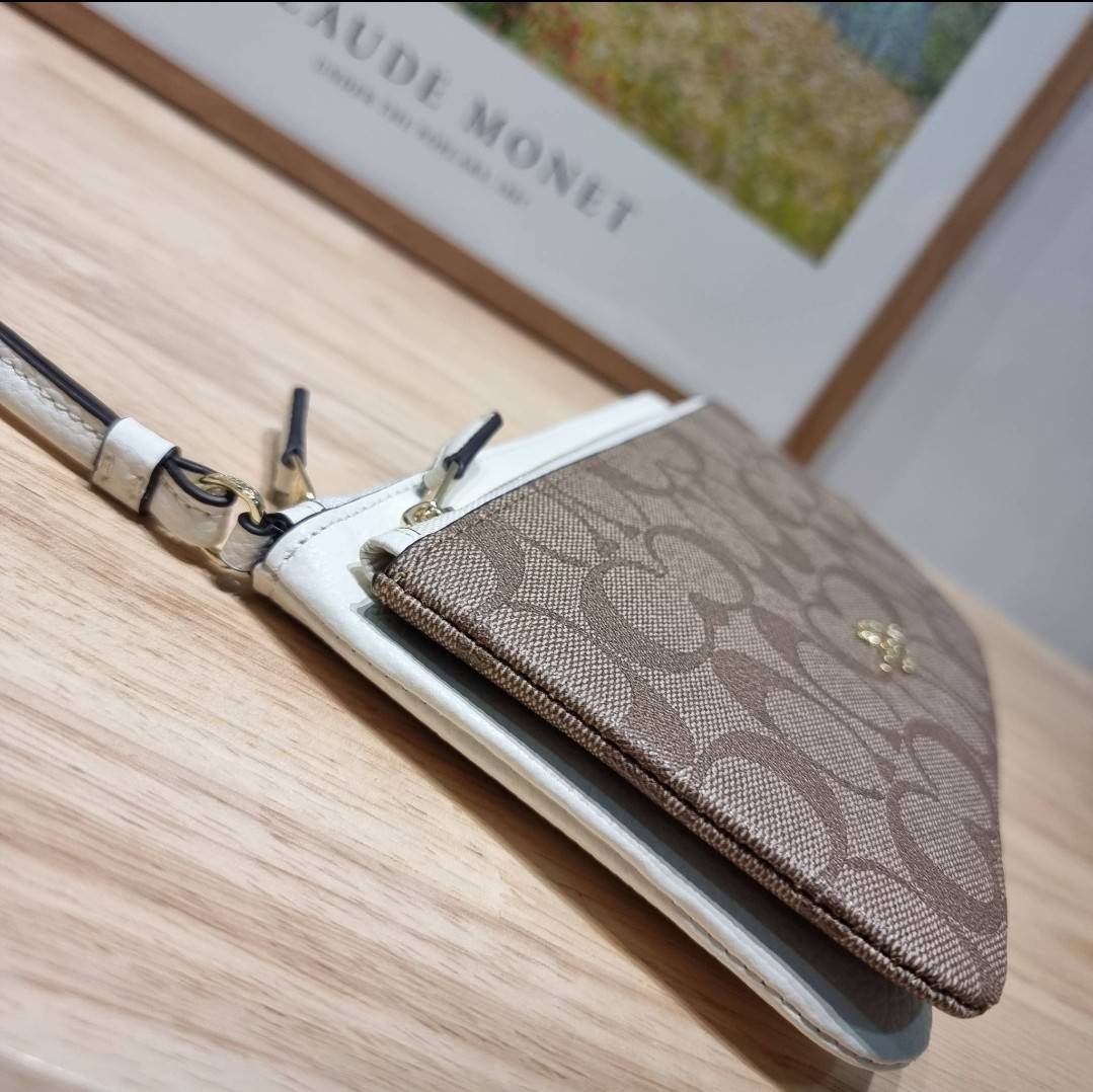 COACH DOUBLE ZIP WALLET IN SIGNATURE CANVAS / C5576 / C5610 / C7313 พร้อมส่ง 8 สี ใหม่ล่าสุด คอล 2023 กระเป๋าคล้องมือใบใหญ่ ดีไซน์ใหม่เล่นระดับ เพิ่มลูกเล่นและดีเทลให้ดูน่าใช้ยิ่งขึ้น