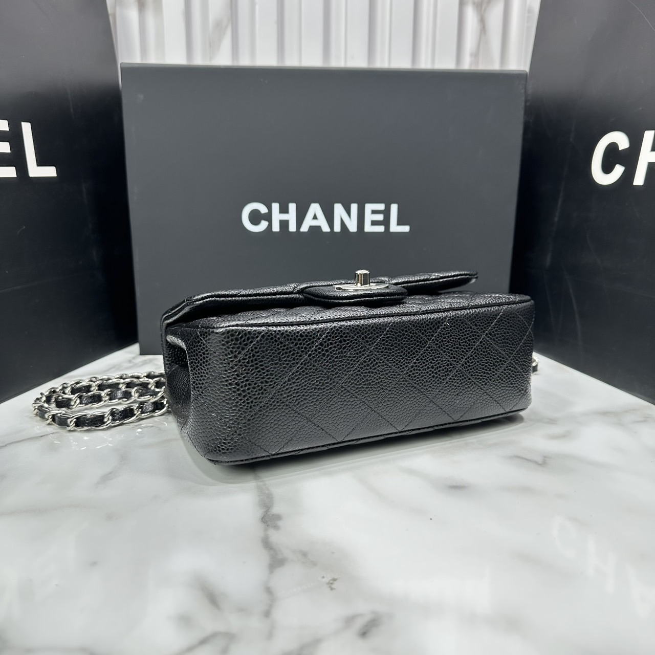 ORI หนังแท้ | CHANEL Classic 20cm shoulder bag กระเป๋าสะพายรุ่นยอดนิยม หรูหราระดับตำนาน สวยงามเหนือกาลเวลา