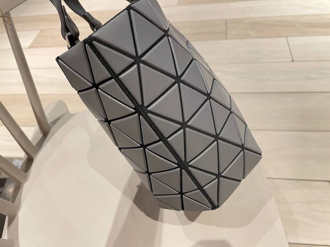 VIP GIFT 】BAOBAO Issey Miyake Crystal Matte Shoulder Bag