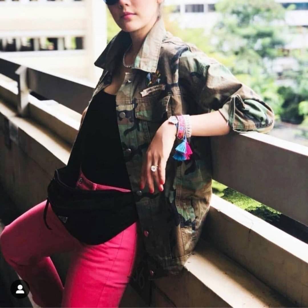 Prada Nylon Belt Bag รุ่นยอดฮิต! กระเป๋าคาดอก น้ำหนักเบา ดีไซน์เป็นเอกลักษณ์ เหมาะกับสายStreet มากๆค่ะ ทรงสาย จุของได้เยอะ ด้านหน้าประดับมีป้ายโลหะโลโก้แบรนด์