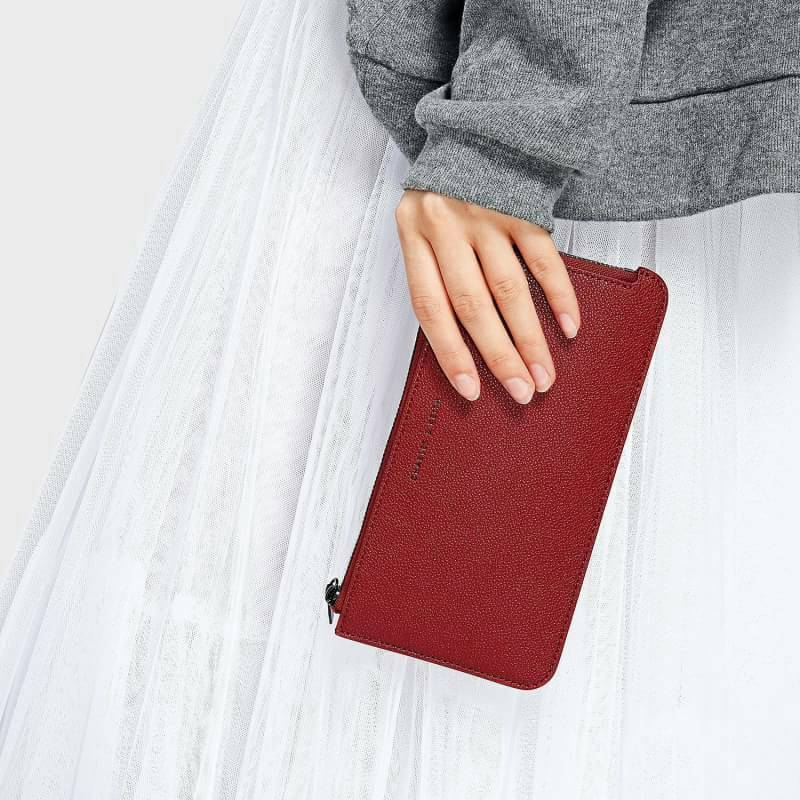 Charles & Keith Zip Wallet กระเป๋าสตางค์ใบยาว บาง พกพาสะดวก แถมกระเป๋าใบเล็กใส่บัตรให้อีก 1 ใบ เปิด - ปิดกระเป๋าด้วยซิป ภายในมีช่องใส่บัตรหลายช่อง และช่องใส่ธนบัตร ใบจริงสวย น่าใช้ทุกสีเลยค่าา