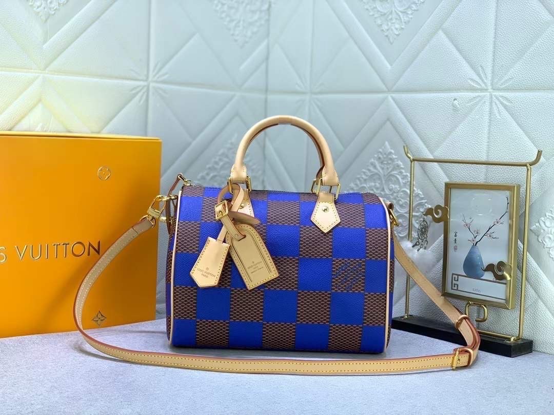 LV Speedy 25 Bandoulière Damier Pop กระเป๋าสะพายสปีดี้สีใหม่ Bleu ราพุ่งไปแล้ว หลังจากตะลิชถือ รีบจับจองนะคะ ล็อทหน้าราคาอับแน่นอนเลยค่า