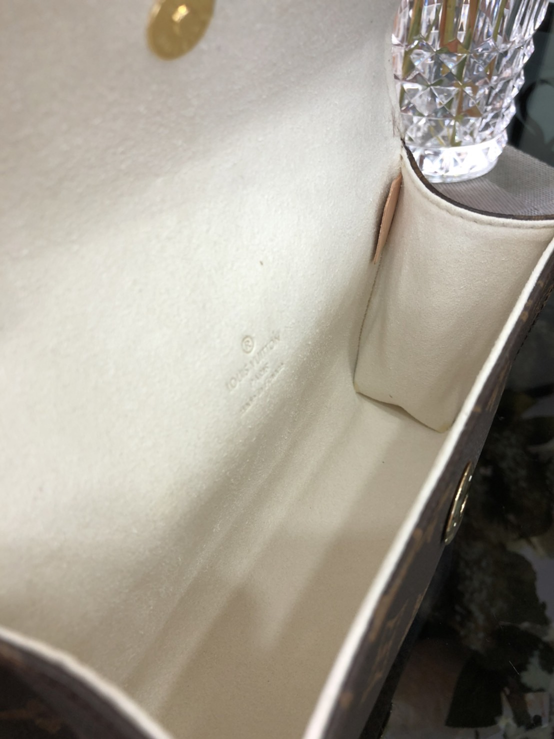 VIP 】หนังแท้ Louis Vuitton Mono Pouchette Florentine Belt Bag กระเป๋าคาดเอวหนังแท้สุดหรู มีจำกัดนะคะ