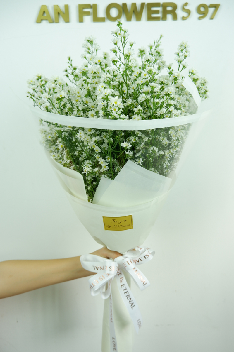 ช่อดอกคัตเตอร์สีขาว