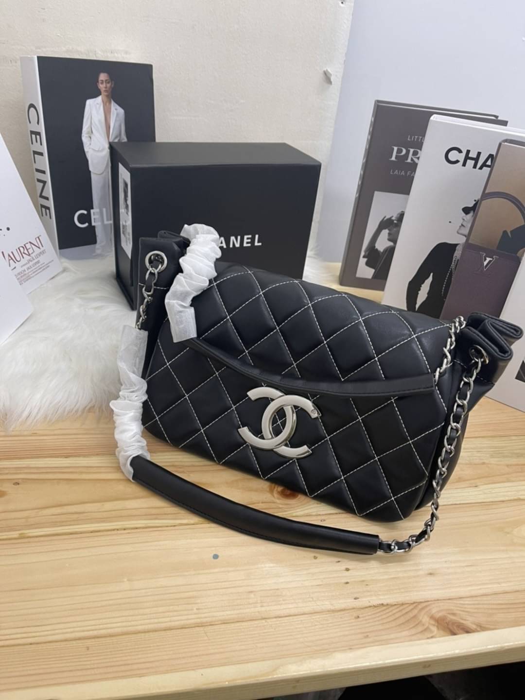 Chanel Leather Shoulder Stitch Bag / Chanel Wild Stitch Handbag กระเป๋าสะพายข้าง งานหนังเต็มใบ อะไหล่เงิน พร้อมส่งที่ไทย ภาพถ่ายจากงานขายจริง ใช้งานต่างประเทศได้