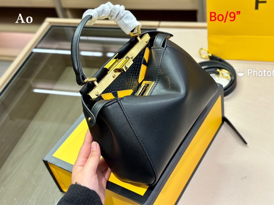 Fendi peekaboo Monster handle bag 9" กระเป๋ายอดนิยมของแบรนด์ ดีไซน์สวยเรียบหรูแฝงด้วยความเก๋ มาพร้อมสายยาว