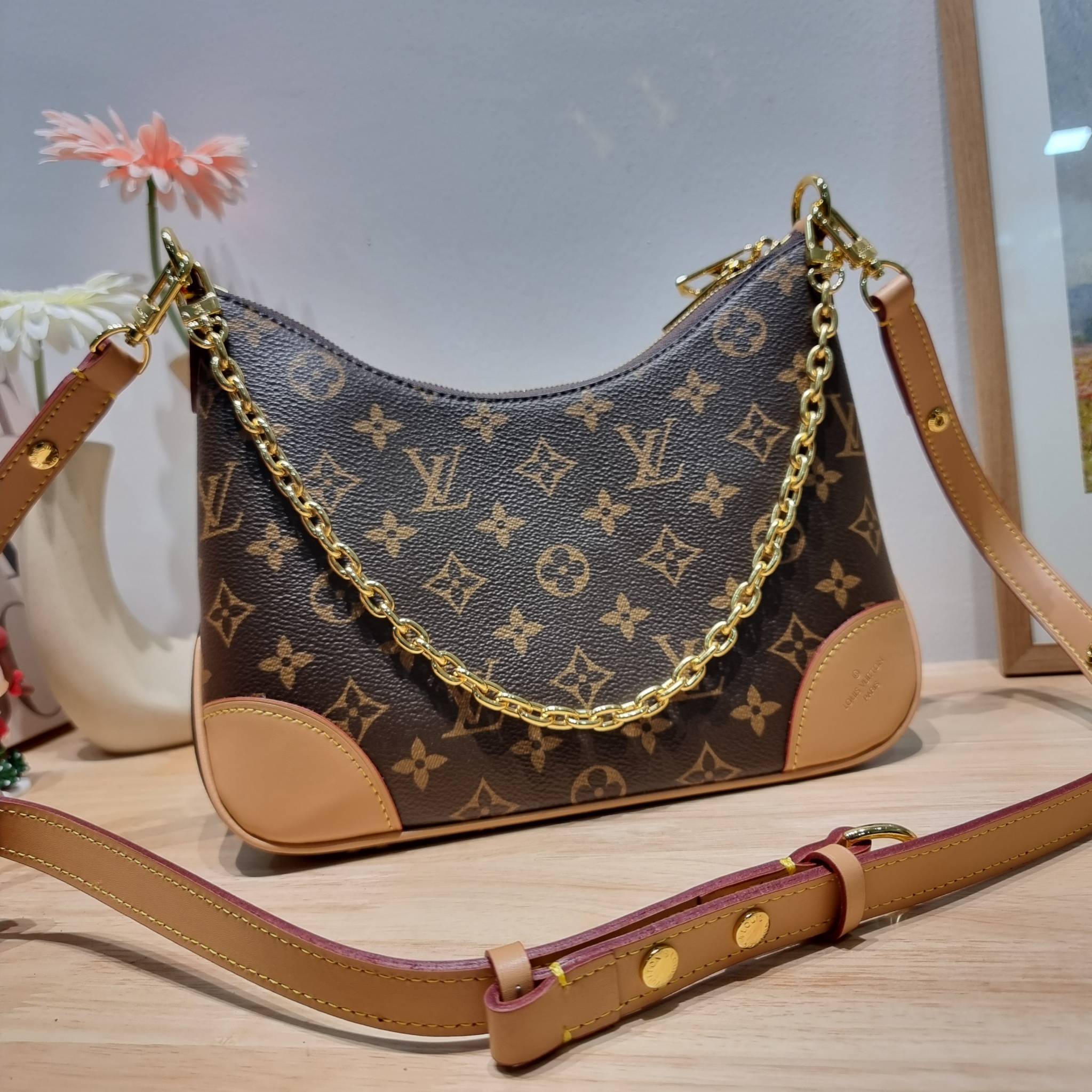 LV boulogne monogram bag กระเป๋าสะพาย ดีไซน์คลาสสิครุ่นสุดปัง ขนาดกำลังดี ใช้งานได้สะดวกคล่องตัว วัสดุหนังแคนวาสทนทาน