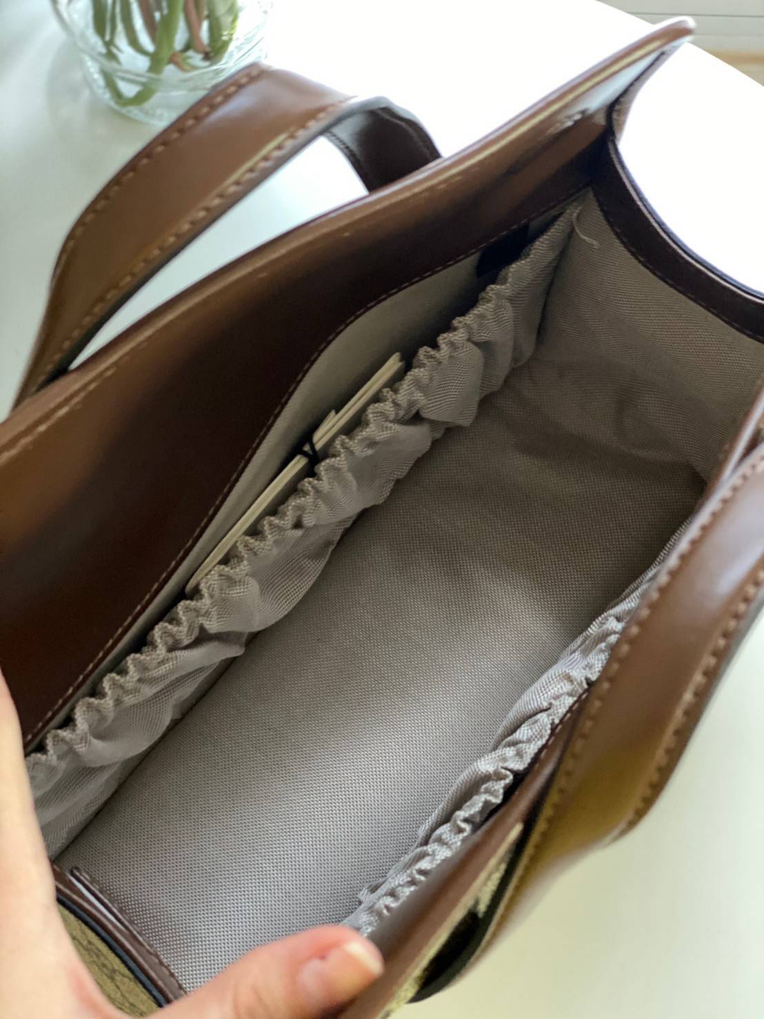 VIP GIFTbag 】GUCCI Horsebit 1955 mini leather-trimmed printed coated-canvas tote คอลเลคชั่นใหม่ล่าสุด ดาราเซเลปใช้กันเพียบ กระเป๋าถือ ดีไซน์สวย เชื่อได้เลยใบนี้สาวๆต้องหลงรัก จนวางไม่ลงเลยน้า