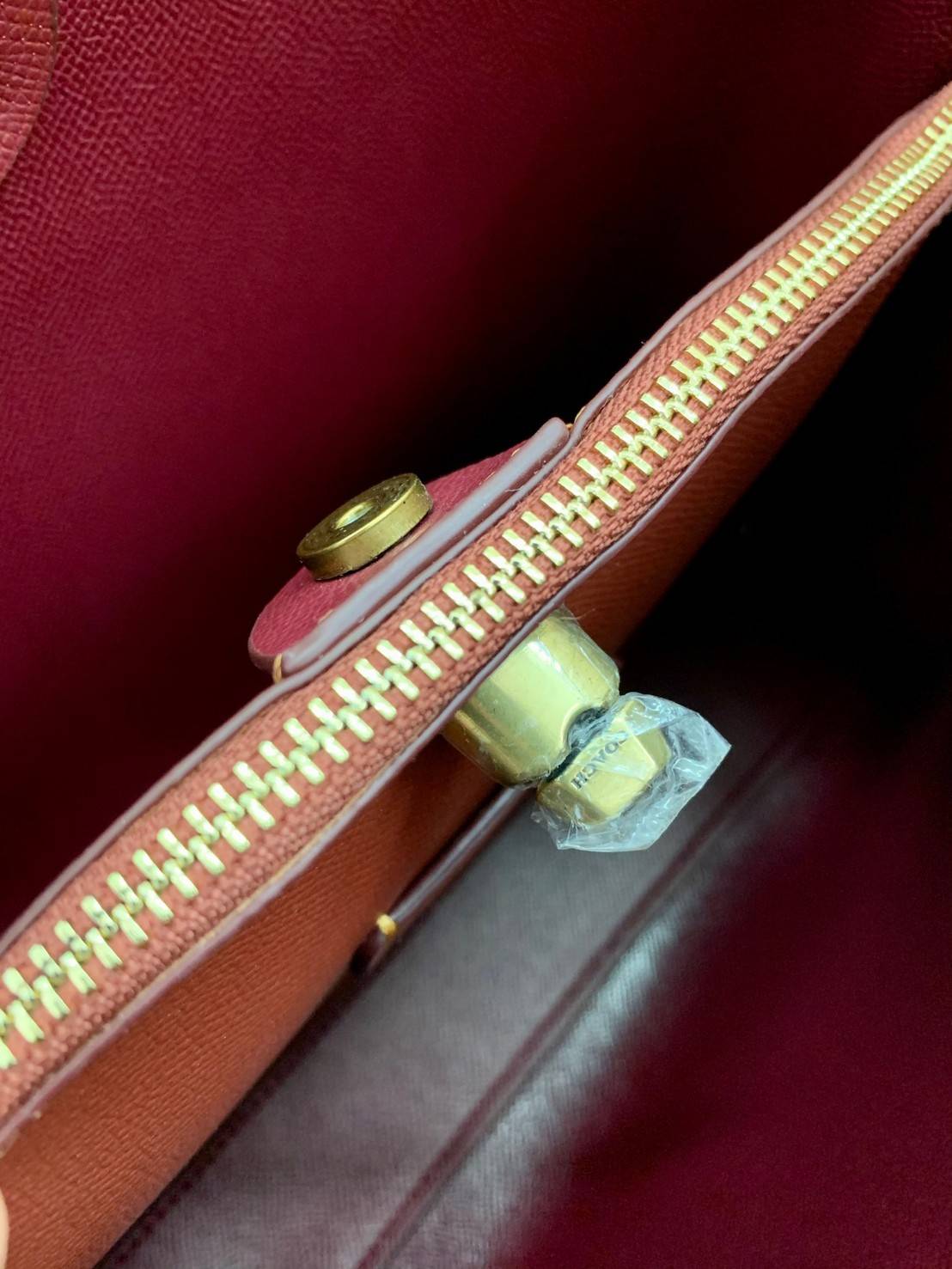 COACH WILLOW SHOULDER BAG ((C2745//C2590//C2621)) พร้อมส่งที่ไทย รุ่นแนะนำค่ะ🔥🔥 🔺กระเป๋าหิ้ว//คล้องไหล่//สะพายข้าง สุดคุ้ม! หนังแท้ชั้นดี ได้ไปหลงรักแน่นอนค่ะ หนังสวยมากๆ😘 🔺ตัวกระเป๋าแบ่งเป็นสองช่องหลัก ด้านนึงเป็นแ