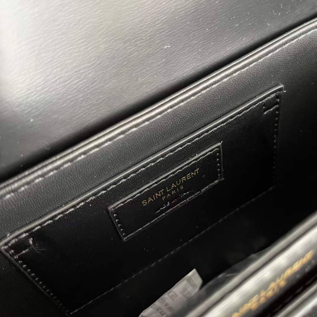 YSL Solferino medium crossbody bag คอลเล็คชั่นน้องโรเซ่ ROSE BLACKPINK ที่สุดแห่งความคลาสสิก เกรดออริจินอล หนังสวยมาก กระเป๋าสะพายรุ่นที่สาวๆ ทุกคนควรมีติดตู้ ภาพถ่ายจากงานขายจริง สวยตามรูป ไม่ผิดหวังค่ะ