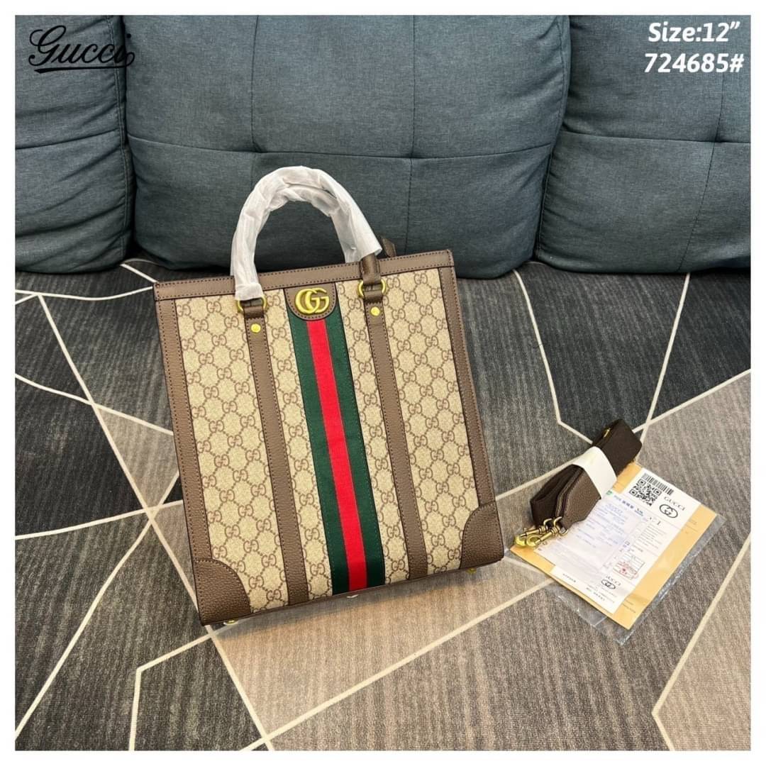 GUCCI Ophidia medium tote bag / GUCCI Tote Bag กระเป๋าทรงโท้ท รูปทรงสวย ที่จับโค้งมนสามารถถือหรือสะพายครอสบอดี้ได้ ภายในโล่งกว้าง จุของได้เยอะ พร้อมสายสะพายข้าง ถอด-ปรับระดับได้ ใช้ได้ทั้งชายหญิง