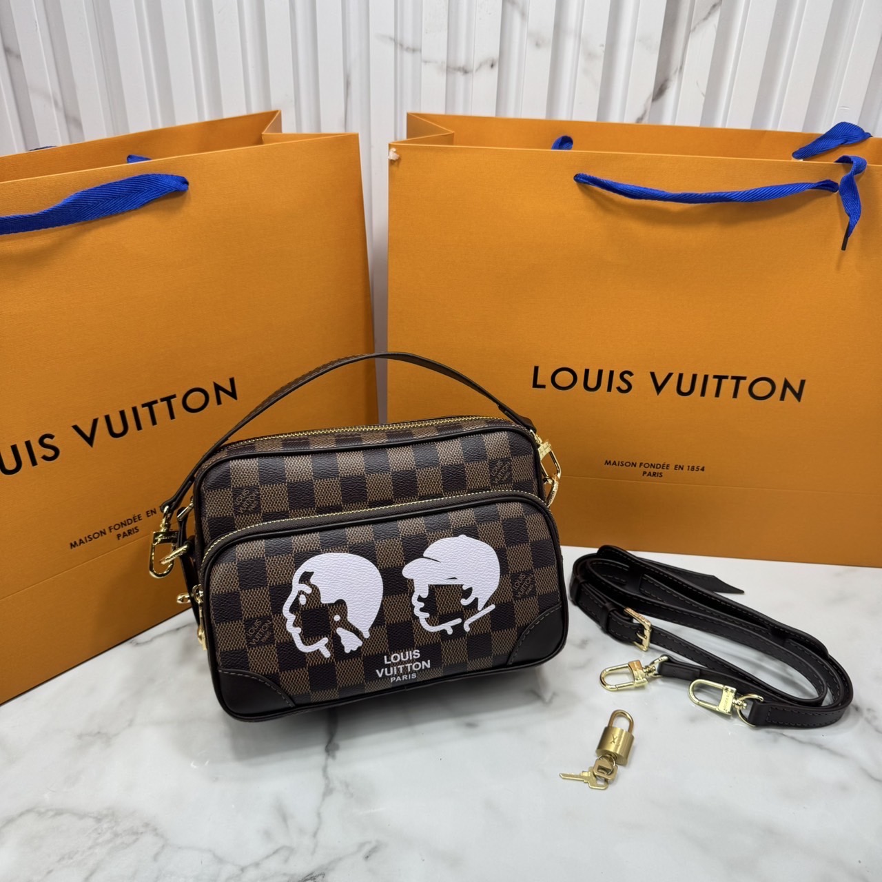 ORI หนังแท้ | LV Amazone Nil Damier Phriendship cross-body bag / LV Messenger Bag กระเป๋าสะพายทรงแมสเซ็นเจอร์ ดีไซน์ใหม่ สวยเด่นเป็นเอกลักษณ์