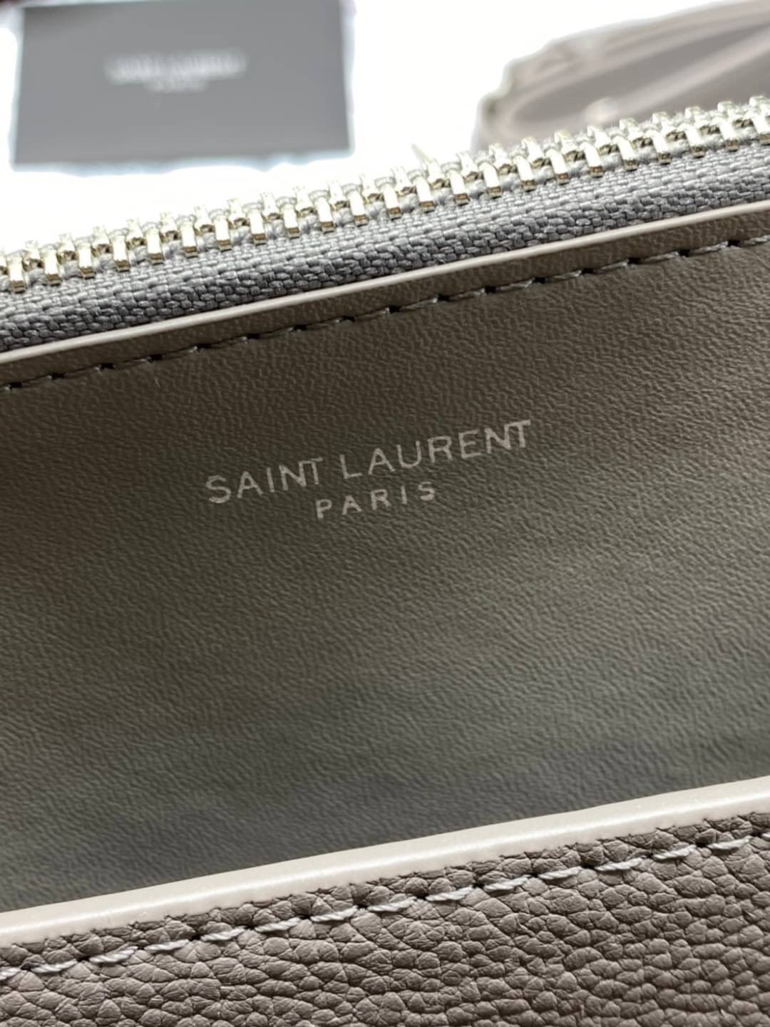 หนังแท้ Yves Saint Laurent Bag CLASSIC SAC DE JOUR BABY IN GRAINED LEATHER