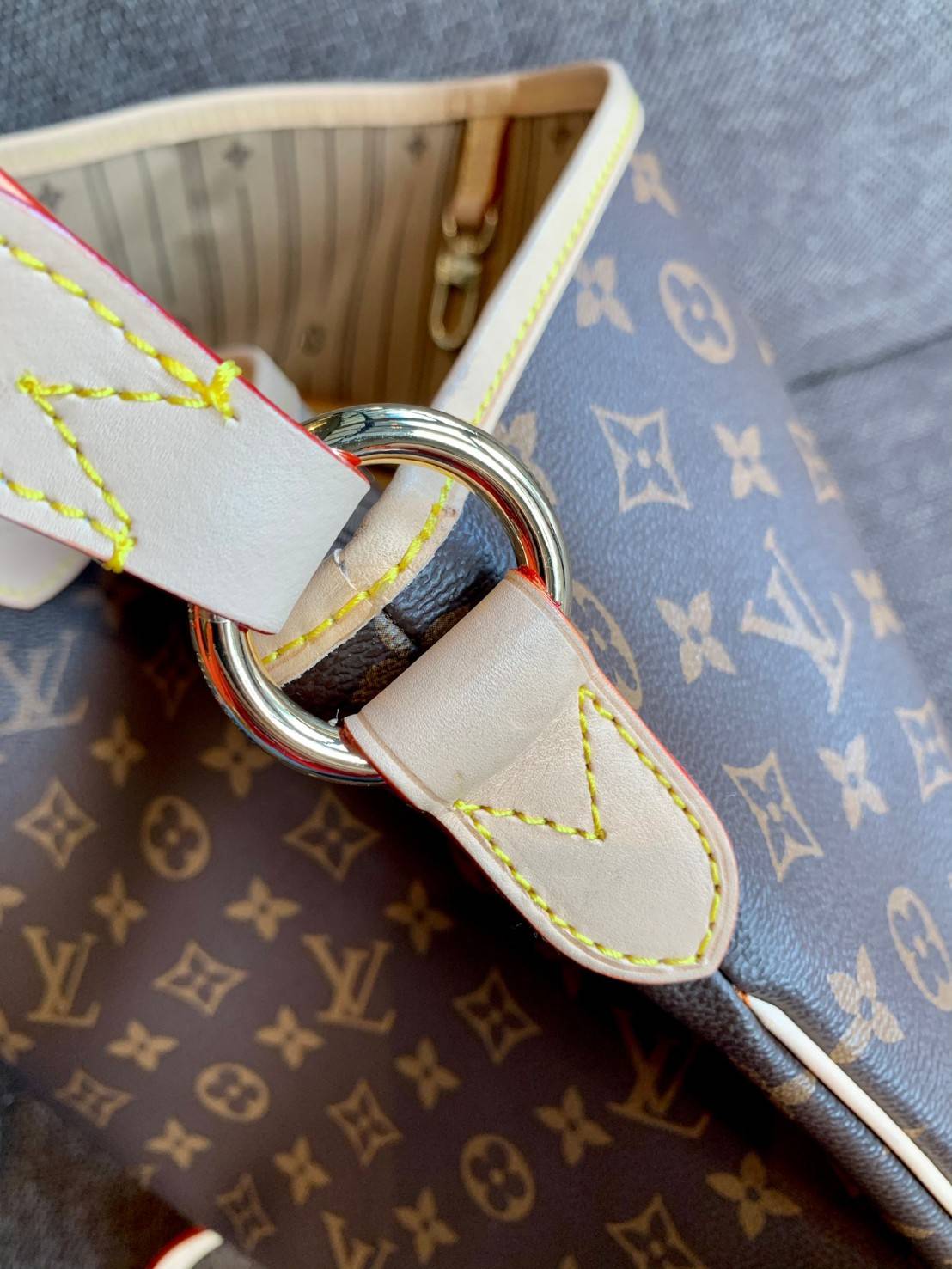ชอบๆใบใหญ่ ใส่ได้เยอะจริงๆค่าา!! LOUIS VUITTON MONOGRAM DELIGHTFUL ((M)) ((PREMIUM GIFT LV)) พร้อมส่งค่ะสาวๆ กระเป๋าทรงสูง ใบใหญ่ หนังแกะสังเคราห์ นิ่มสวย ขอบหนังขัดสีธรรมชาติ((พื้นผิวจะมีสีดำๆ)) หูหิ้วปั้มโลโก้LV สวย