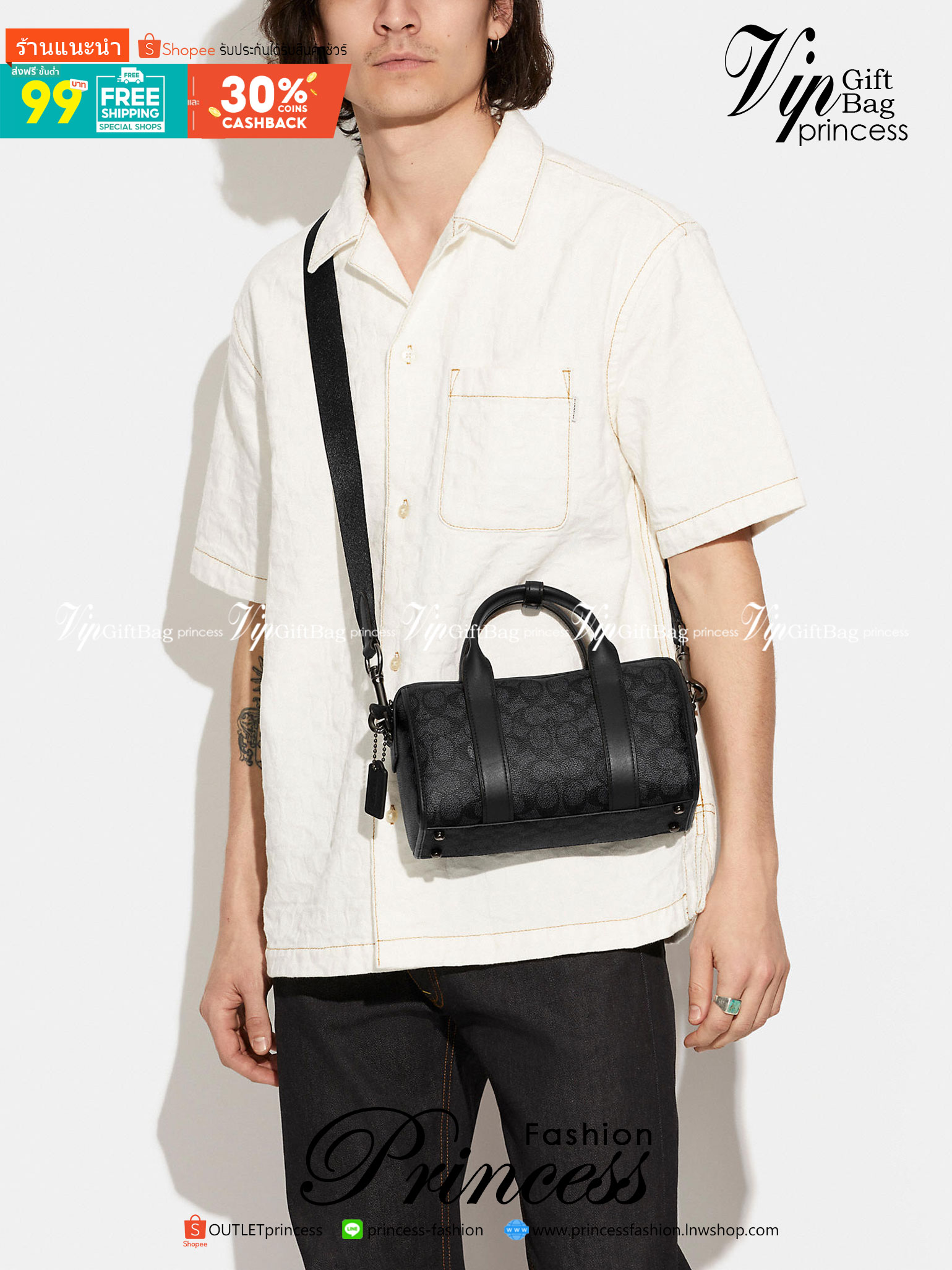 COACH GOTHAM DUFFLE 24 IN SIGNATURE CANVAS CA186 กระเป๋าทรงหมอนรุ่นใหม่สุด 2022 รุ่นนี้สามารถใช้ได้ทั้งชายหญิง หนังแท้อย่างดี นิ่มทรงสวย มากๆค่ะ เปิด-ปิดกระเป๋าแบบซิปคู่ด้านบนมีกระดุมรวบหูหิ้วให้ด้วยนะคะ ภายในกระเป๋าสามารถใส่สัมภาระที่จำเป็นในชีวิตประจำวั