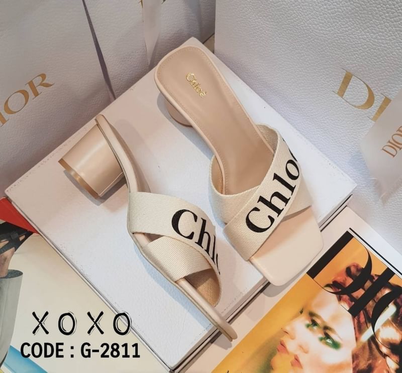 Chloe' รองเท้า งานสวม ไค้วครอสเอ็กซ์ วัสดุสายคาดผ้าแคนวาสตีแบรนด์ ตัวหุ่มหนังPU ส้นทรงกระบอกทรงกลม แมทส์ชุดง่าย ใส่สบาย