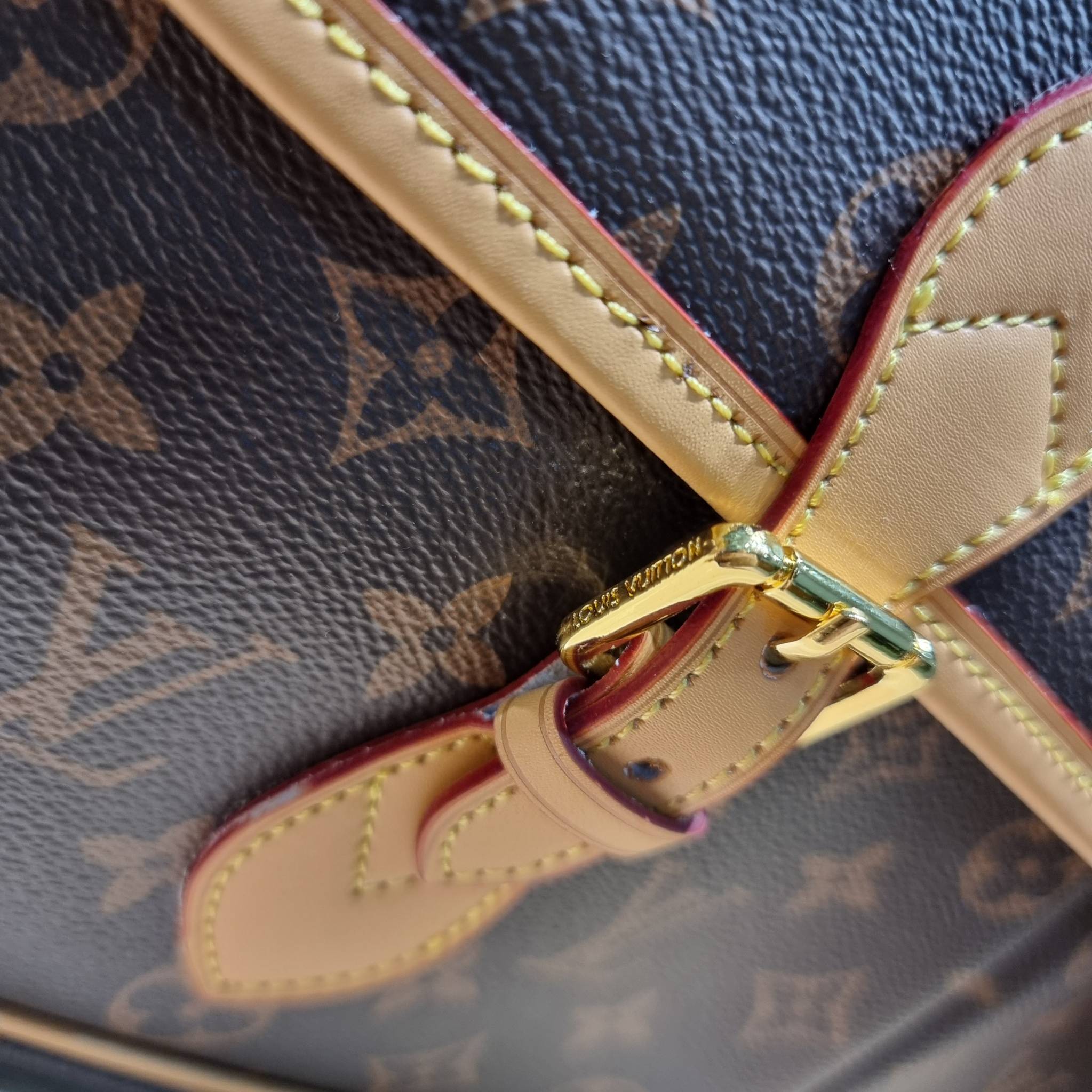 LV Vintage Monogram Sac Gibeciere GM messenger / LV GIBECIERE CROSSBODY BAG กระเป๋าสะพายข้างใบใหญ่ ทรงแมสเซนเจอร์ เอาใจหนุ่มๆ ดีไซน์วินเทจ ย้อนยุค คลาสสิคไม่มีเบื่อ วัสดุหนังแคนวาส ทนทาน