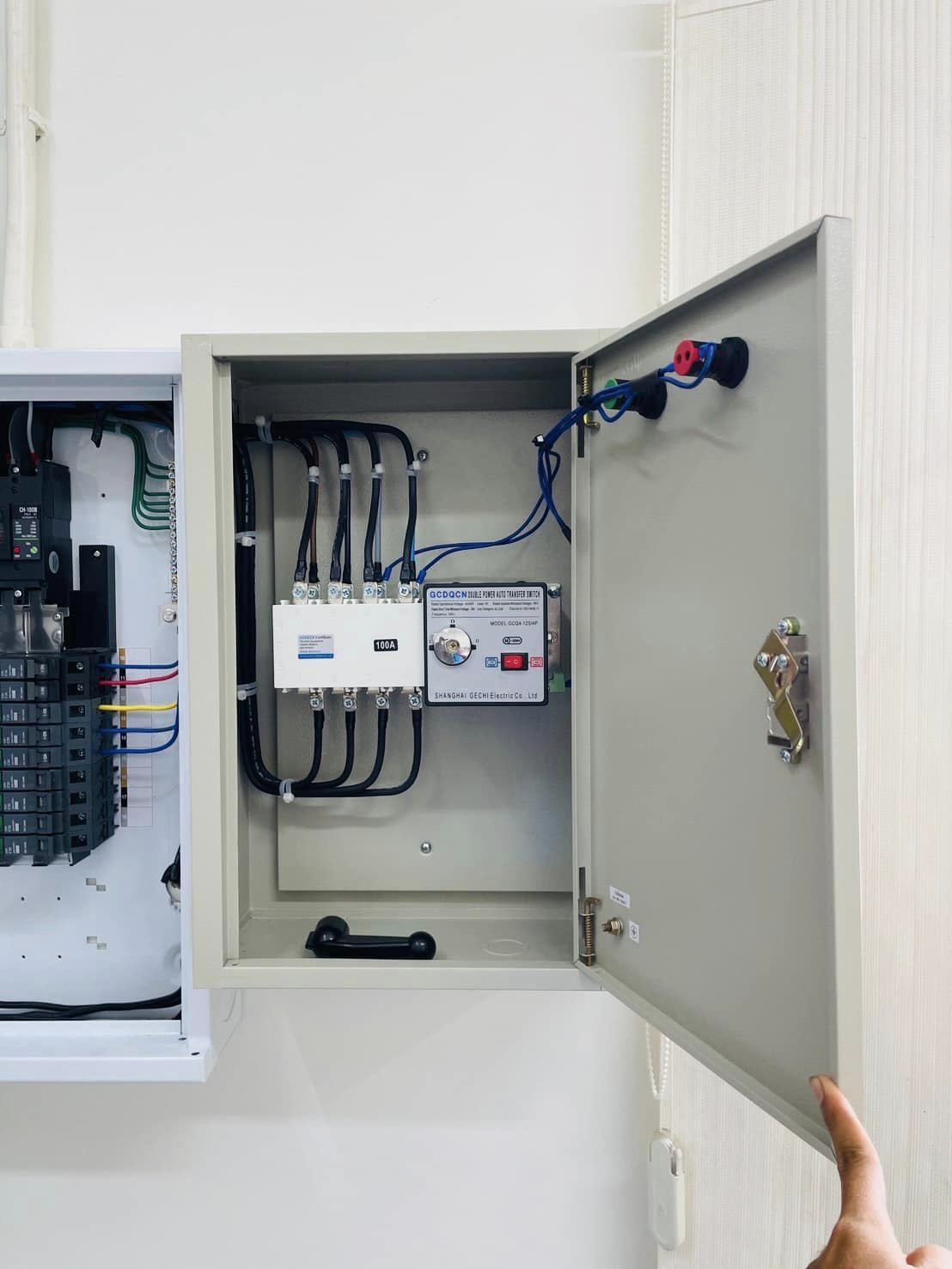 งานติดตั้งสวิทช์สลับแหล่งจ่ายอัตโนมัติ ATS Automatic Transfer Switch