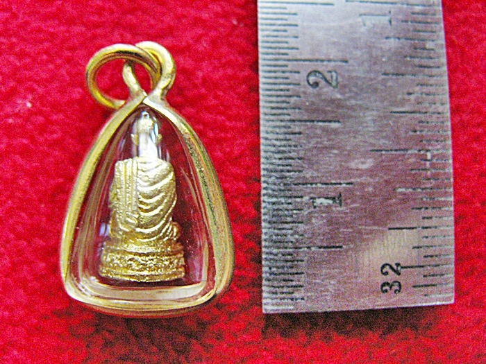 จี้สมเด็จโตเนื้อทองเหลืองเลี่ยมทองไมครอนพร้อมใบคาถาค่ะ