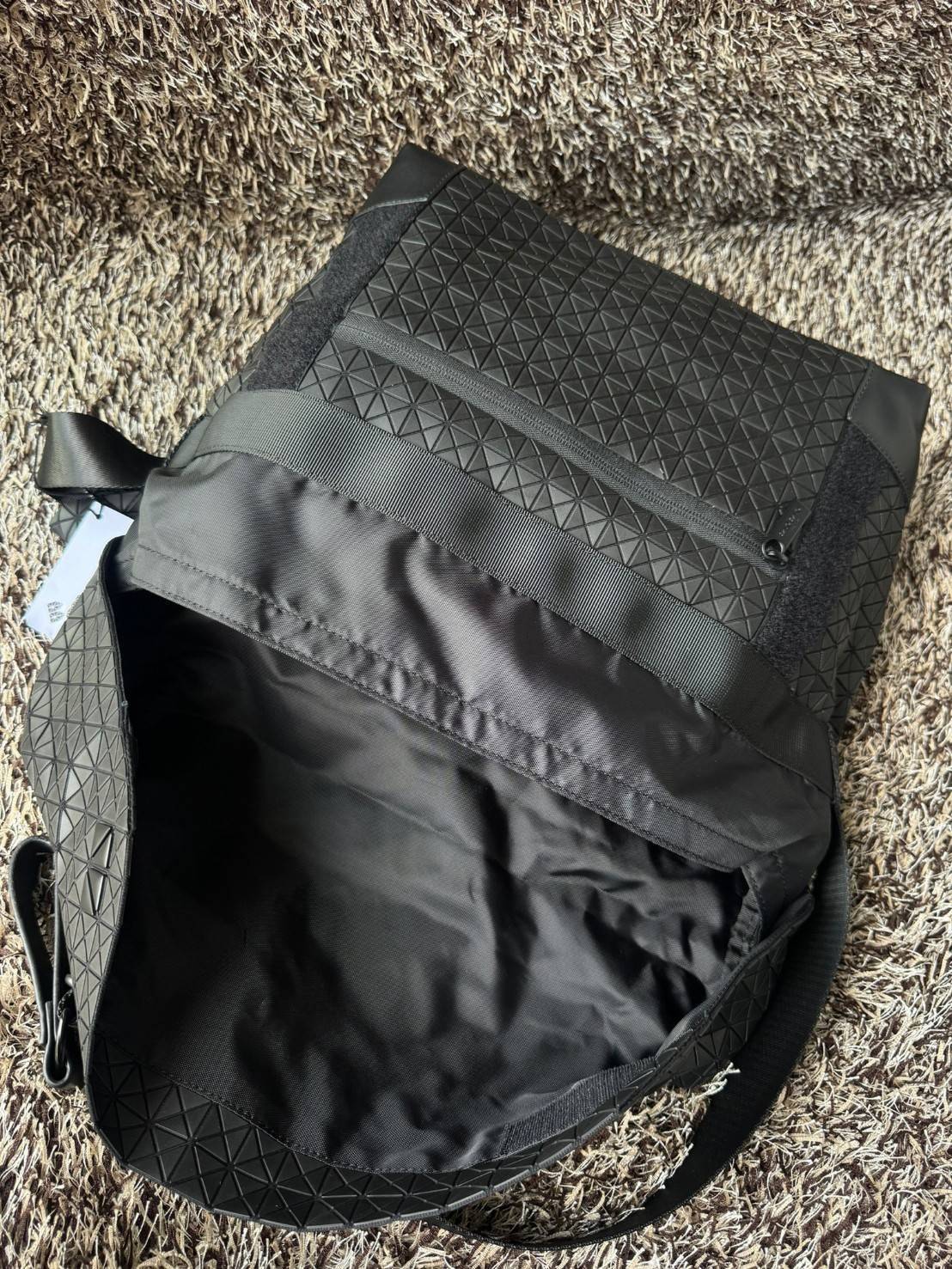 พร้อมส่ง 4 สี Baobao issey miyake Sling shoulder bag / Miyake geometric-panelled Laptop กระเป๋าสะพาย 🧡 เกรดออริจินอล 1:1 สลับแท้ ใช้งานต่างประเทศได้