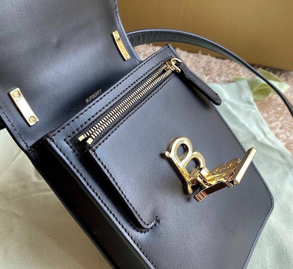 BURBERRY FRAGRANCES CROSSBODY BAG VIP GIFT WITH PURCHASE (GWP) กระเป๋าสะพายพรีเมี่ยมกิ๊ฟ Limited Edition จากน้ำหอม BURBERRY DUTY FREE