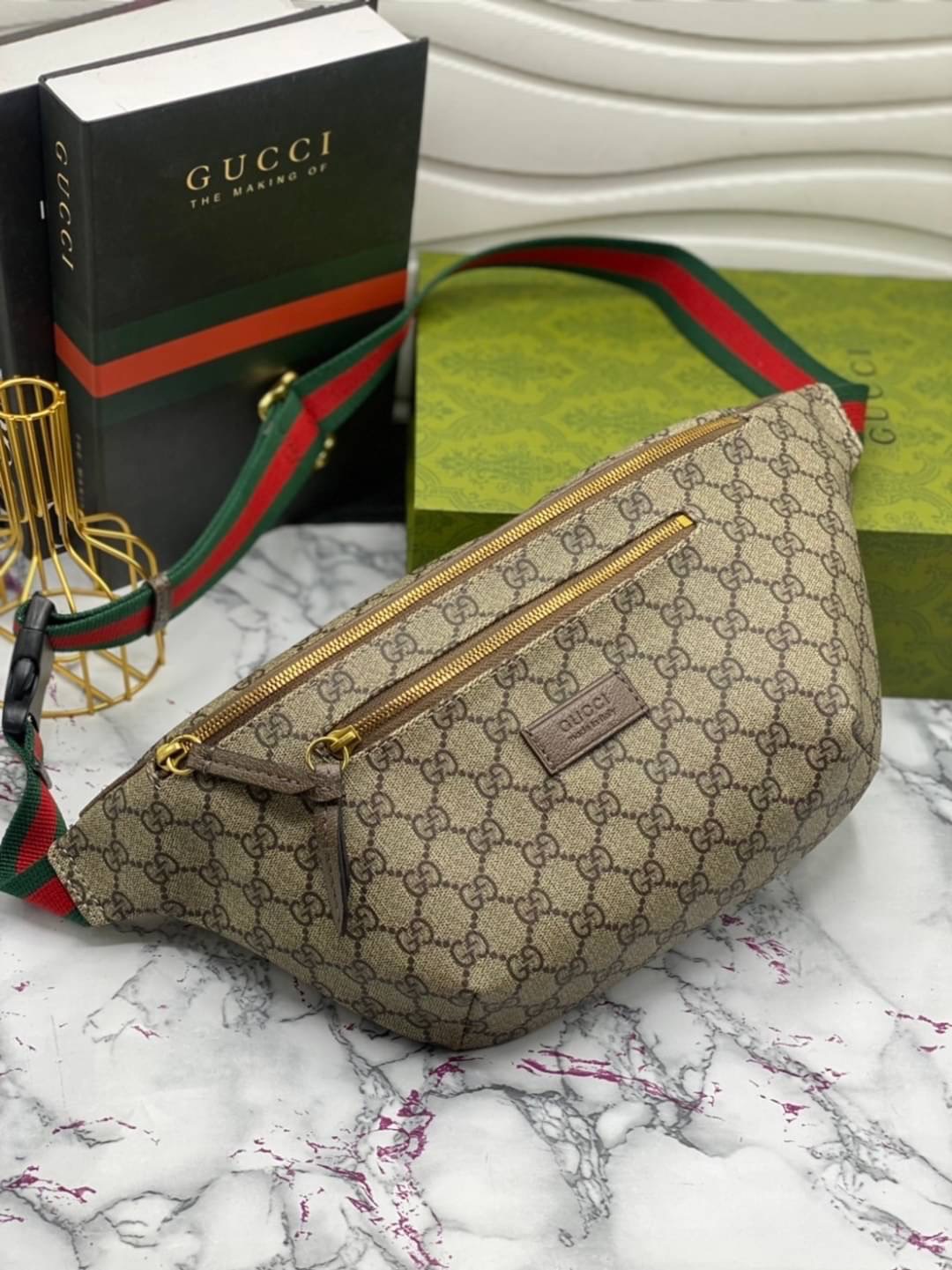 หนังแท้ GUCCI Belt Bag / GG Belt Bag / GG Supreme Belt Bag ไอเท็มที่หนุ่มๆเรียกร้อง กระเป๋าคาดอก/คาดเอว สายสะพายปรับได้ สายสปอร์ต สายแคมป์ปิ้ง หรือจะสายไหน ใบนี้ตอบโจทย์ทุกลุค ง่ายๆเท่ๆ สุดคุ้ม!! ภาพสินค้าถ่ายจากงานขายจริง ใช้งานต่างประเทศได้ค่ะ