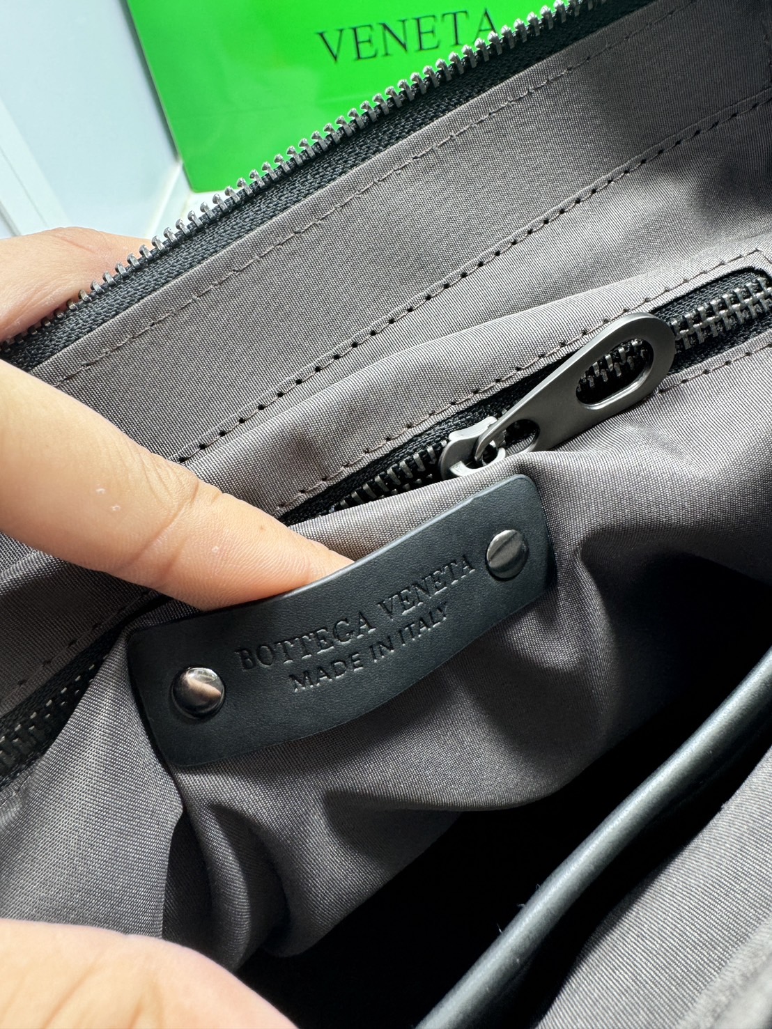 ORI หนังแท้ | Bottega Shadow Signature Flap Backpack / Bottega Backpack กระเป๋าเป้ กระเป๋าสะพายหลัง โดดเด่นด้วยงานสานตารางสวยคลาสสิคเรียบหรูเป็นเอกลักษณ์