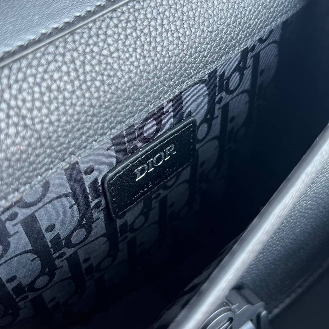 Dior Messenger Gallop Bag / DIOR Mini Gallop Bag with Strap Black Grained Calfskin เกรดใช้งานสลับใบจริงได้ หนังแท้ เทพออริจินอล เป็นรุ่นสั่งทำพิเศษ ภาพสินค้าถ่ายจากงานขายจริงใช้งานต่างประเทศได้