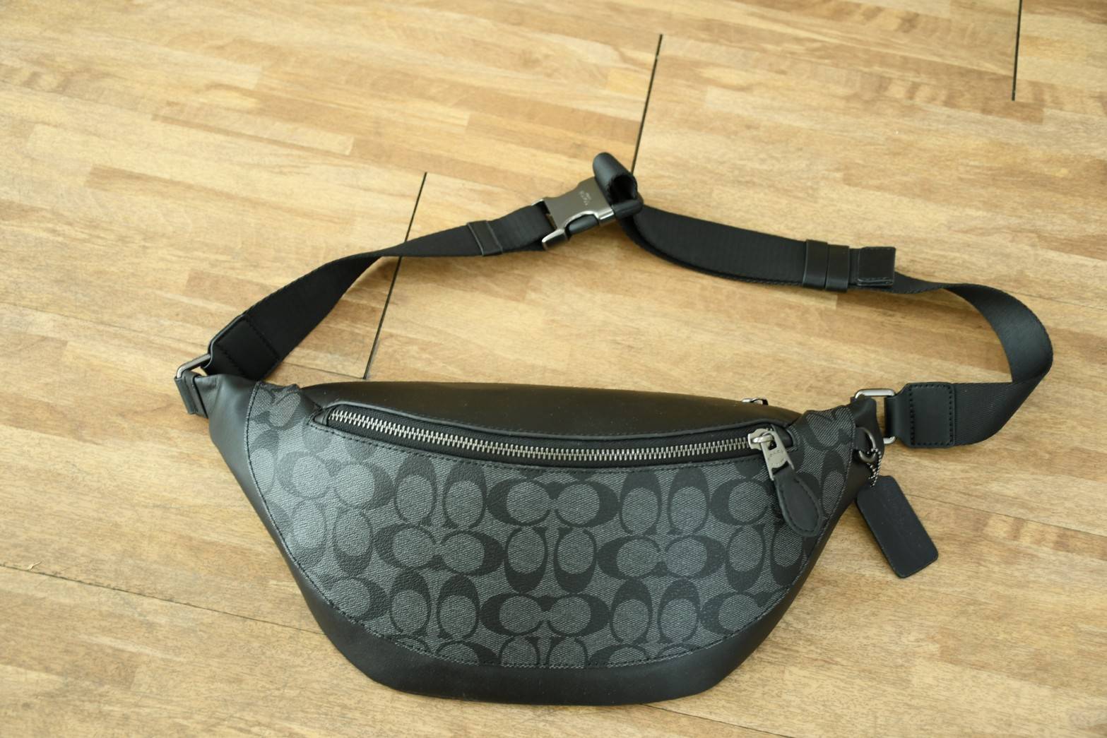 Coach F84711 Warren Mini Belt Bag In Signature Canvas กระเป๋าคาดอก คาดเอว ขนาดกำลังดี ใช้งานง่าย ใช้ได้ทั้งหญิงและชาย