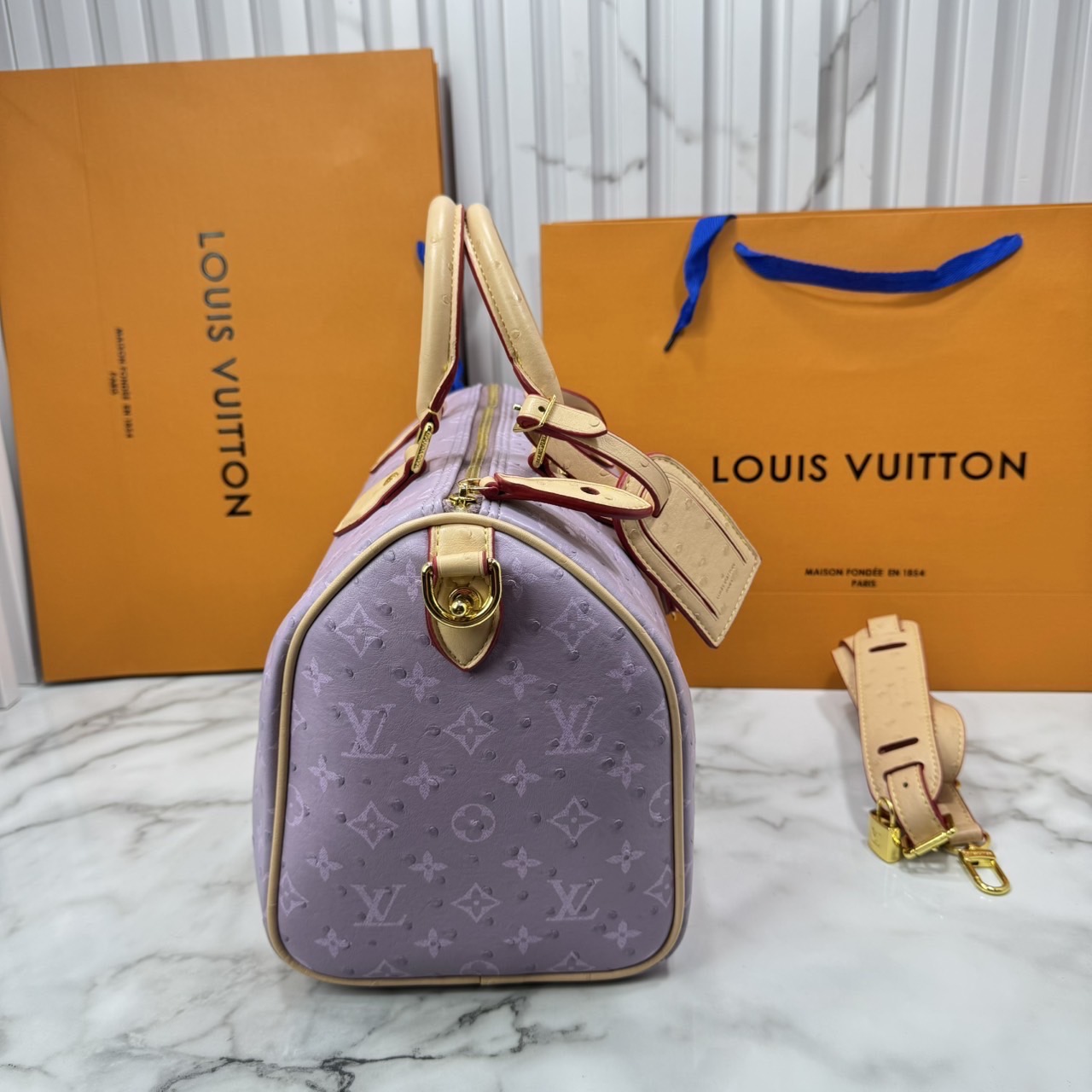 ORI หนังแท้ | LV Speedy P9 Bandoulière 30 Bag กระเป๋าสะพายทรงหมอนสปีดี้ใบใหญ่ คอลใหม่ล่าสุดหรูหราโดดเด่น แต่งลายนูนเพิ่มเท็กเจอร์เต็มใบ รูปทรงใช้งานง่ายสวยตลอดกาล