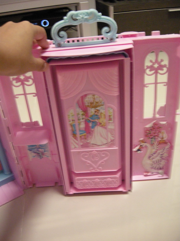 BARBIE SWAN LAKE ENCHANTED CASTLE หลังใหญ่ค่ะ มือสองแต่สภาพเหมือนใหม่มากค่ะ